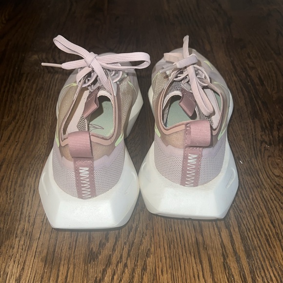 NIKE Vista Lite “Fossil Stone/Desert Dust/Volt” Size 7US - Picture 5 of 7